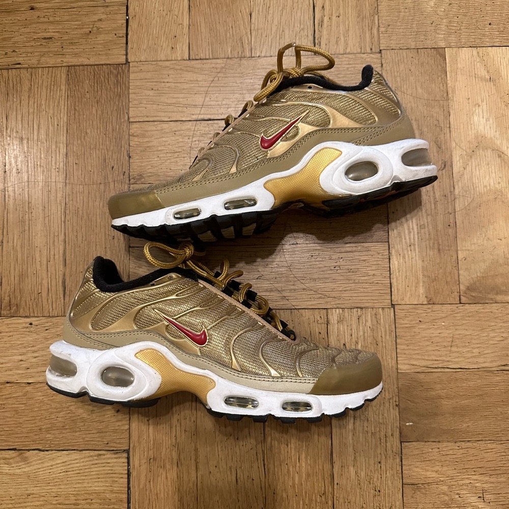 Nike Air Max Plus QS Metallic Gold
